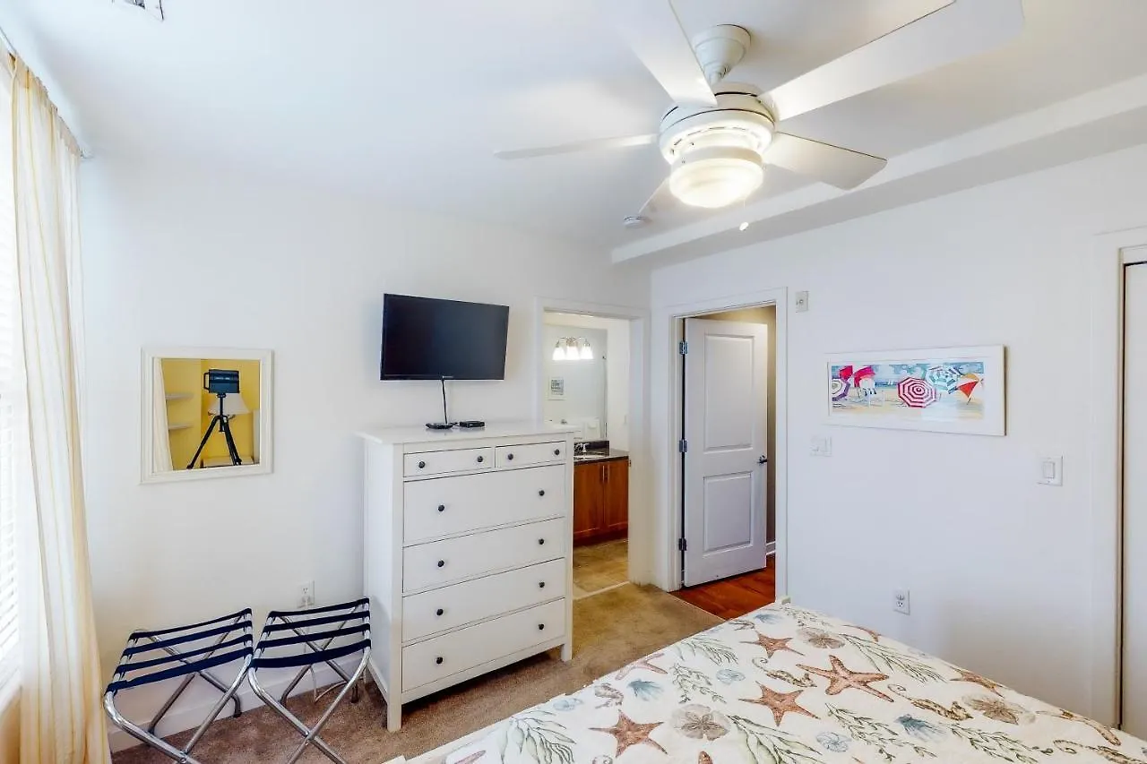 The Sanctuary - Beach Escape 328B Virginia Beach Apartment